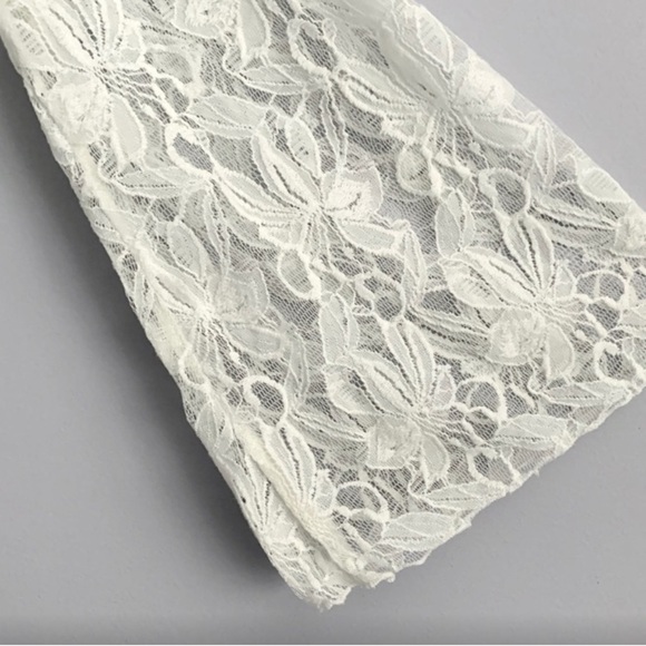 Honey Punch Vintage Lace Bell-Sleeve Top in white. Size Medium. - Picture 7 of 8